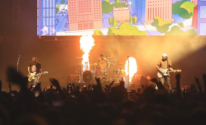 Un momento del concierto de Blink-182 anoche en Madrid.