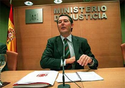 El ministro de Justicia, José María Michavila, durante la rueda de prensa de ayer.