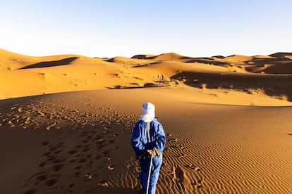 Marruecos es percibido por un país seguro por los turistas que desean escapar de la cultura occidental y son muchos los que lo han elegido tras descartar destinos como Egipto, Túnez o Turquía. En verano, las temperaturas son muy altas por lo que la primavera o el otoño son las mejores épocas para visitarlo.