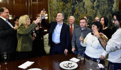 Mauricio Macri brinda con la prensa en Casa Rosada por el D&iacute;a del Periodista