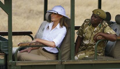 La primera dama Melania Trump en un safari en Kenia, África.