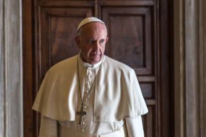 El papa Francisco minutos antes de reunirse con el presidente de Bolivia, Evo Morales, en el Palacio Vaticano, el 15 de abril de 2016