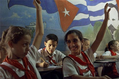 Un grupo de alumnos de La Habana, durante una clase en un colegio.