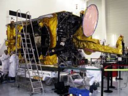 Fabricaci&oacute;n del sat&eacute;lite Amazonas 2 de HISPASAT en las instalaciones de EADS Astrium en Toulouse (Francia). 