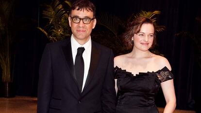 Elisabeth Moss (Peggy en Mad Men) se divorció del cómico Fred Armisen en 2011. "Si miro hacia atrás, siento que era demasiado joven, y que en aquel momento ni siquiera lo pensaba. Fue traumático y terrible pero, al mismo tiempo, fue lo mejor que podíamos hacer. Me alegra no estar ahí y que no lo hiciésemos cuando tuviésemos 50 años".  Moss ahora triunfa con Top of The Lake y la esperadísima adaptación de El Cuento de la criada.