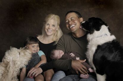 Tiger Woods, su mujer y sus dos hijos, cuando nació el más pequeño, hace un año.