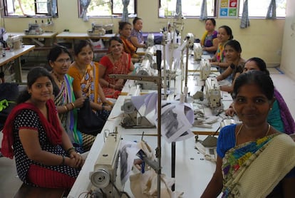 Grupo de mujeres, Creative Handicrafts.