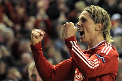 Torres celebra uno de sus goles ante el Benfica