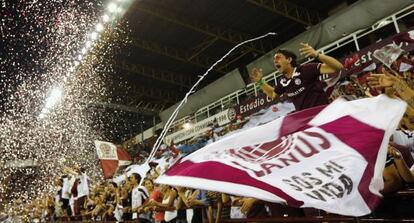 Hinchas de Lanús en la pasada Copa Sudamericana.