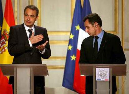 José Luis Rodríguez Zapatero y Nicolas Sarkozy, en la conferencia de prensa conjunta en el Elíseo el pasado mes de enero.