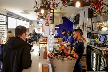 Ambiente en un local de restauración de Bilbao.