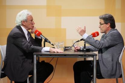 Artur Mas, en un momento de la entrevista con Luis del Olmo.