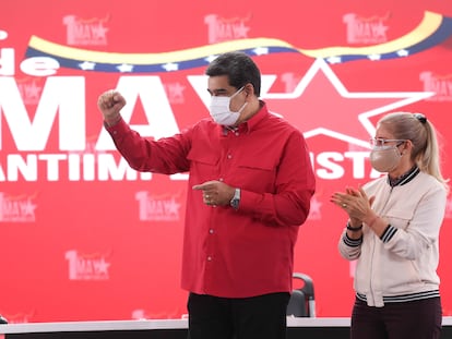 El presidente Nicolás Maduro, junto a su esposa, en un acto en Caracas en mayo.