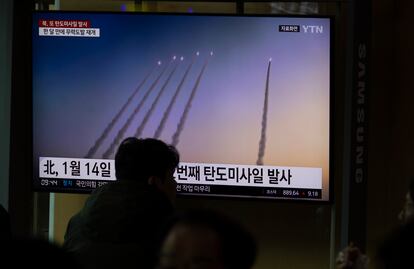 People watch the news at a station in Seoul, South Korea, March 18, 2024. According to South Korea's Joint Chiefs of Staff (JCS), North Korea launched several ballistic missiles into the East Sea.