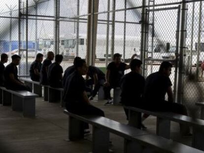Un centro de detención de inmigrantes de EE UU.