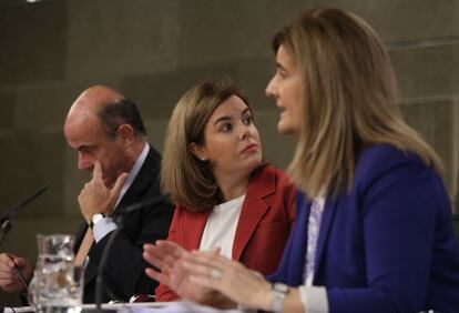 Báñez, Santamaría y Guindos, tras el Consejo de Ministros.