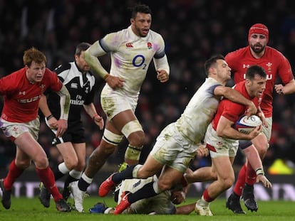 Gareth Davies es placado por Danny Care.