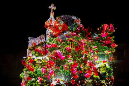 La Casa Batlló, florecida por el espectáculo de Quayola.