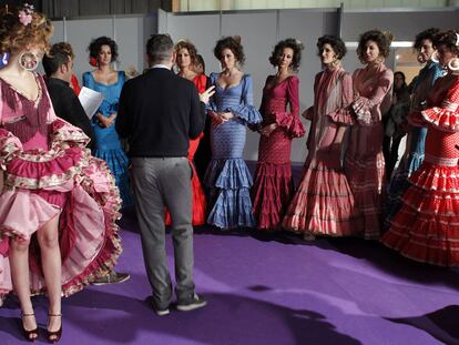 Despliegue de volantes y lunares en la pasarela Simof