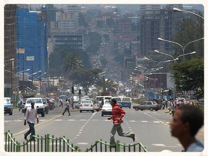 La avenida Churchill, en la capital etíope, imagen de Carlos Agulló en su blog Mamá Etiopía.