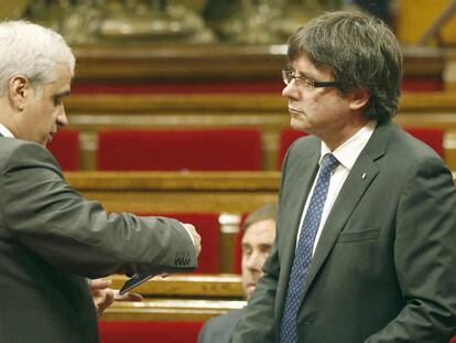 El president de la Generalitat, Carles Puigdemont, i l'exconseller de Justícia, Germá Gordó.