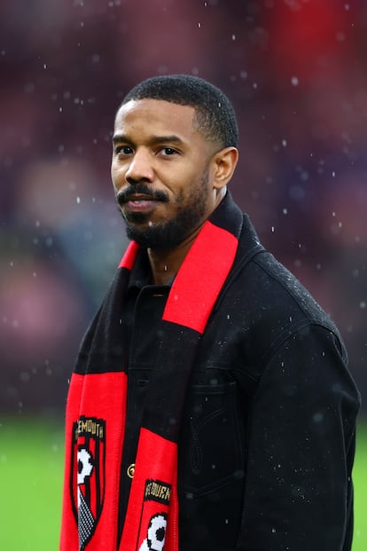 Quizá lo esperable para Michael B. Jordan, protagonista de 'Creed', la nueva saga de Rocky, habría sido que apostara por el boxeo. Pero el intérprete es inversor del AFC Bournemouth, que forma parte de la Premier League, la principal división de los clubes de fútbol en Inglaterra. Mientras que no se ha revelado ni qué porcentaje del club posee ni por cuánto lo compró, la transacción, anunciada a finales de 2022, fue dirigida por el empresario estadounidense Bill Foley como dueño mayoritario, y Jordan como minoritario, según la Premier League y el canal de televisión especializado en deportes ESPN. 