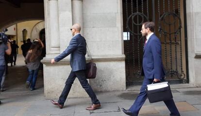 El Fiscal Anticorrupción José Grinda entrando al Ayuntamiento de Girona