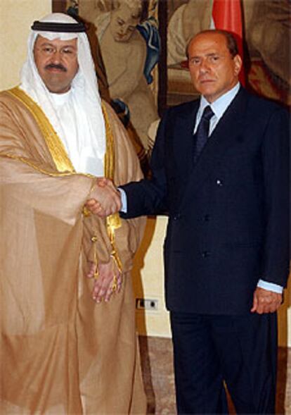 Gazi al Yauar (izquierda) y Silvio Berlusconi, en Roma.