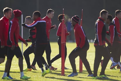 Última sesión de entrenamiento del Manchester United antes de viajar a San Sebastián.