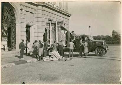 Traslado a Olot de las obras del Museo de Arte, en noviembre de 1936. /Fotografía de Joan Vidal Ventosa (Arxiu Fotogràfic de Barcelona). 