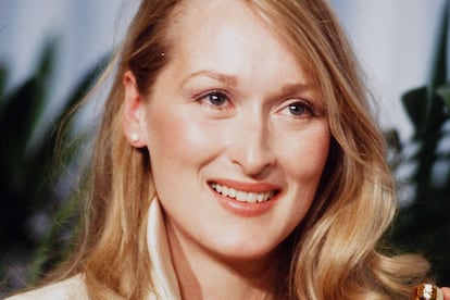 LOS ANGELES,CA - APRIL 14,1980: Actress Meryl Streep poses backstage after winning "Best Supporting Actress" during the 52nd Academy Awards at Dorothy Chandler Pavilion in Los Angeles,California. (Photo by Michael Montfort/Michael Ochs Archives/Getty Images)
