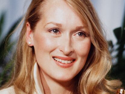 LOS ANGELES,CA - APRIL 14,1980: Actress Meryl Streep poses backstage after winning "Best Supporting Actress" during the 52nd Academy Awards at Dorothy Chandler Pavilion in Los Angeles,California. (Photo by Michael Montfort/Michael Ochs Archives/Getty Images)