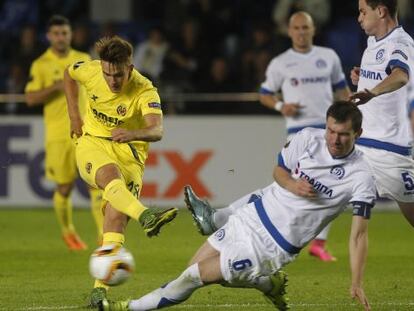 Denis Suárez dispara en el duelo contra el Dinamo.