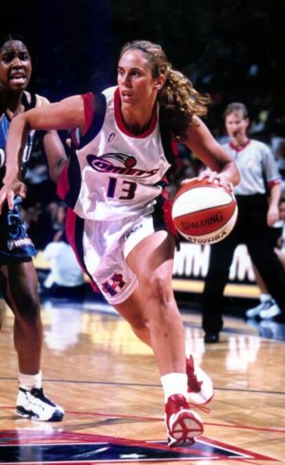 Valdemoro, en un partido de la WNBA con los Houston Comets, en 2001