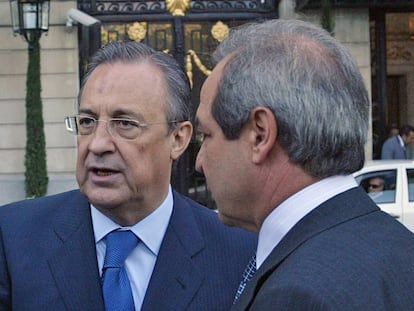 El presidente de ACS, Florentino Pérez, junto al primer ejecutivo de Hochtief, Marcelino Fernández Verdes.