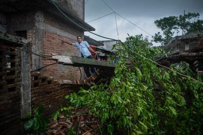Varias viviendas sufrieron daños tras el paso de 'Grace' en el municipio de Tecolutla. El gobierno de Veracruz informó que el fenómeno metereológico golpeó al Estado ya como categoría de huracán 3 con vientos de hasta 250 kilómetros por hora.