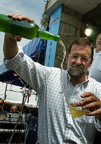 Mariano Rajoy, durante la fiesta del PP de Villayón (Asturias).