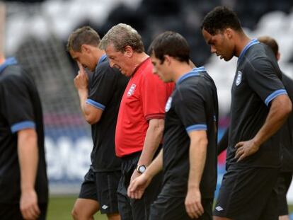 Hodgson, con sus jugadores en un entrenamiento.