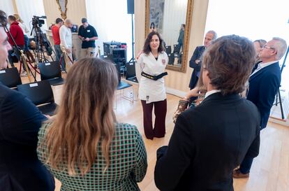 La presidenta de la Comunidad de Madrid, Isabel Díaz Ayuso, en un acto con la Federación Madrileña de Judo y Deportes Asociados en la Real Casa de Correos, este viernes.