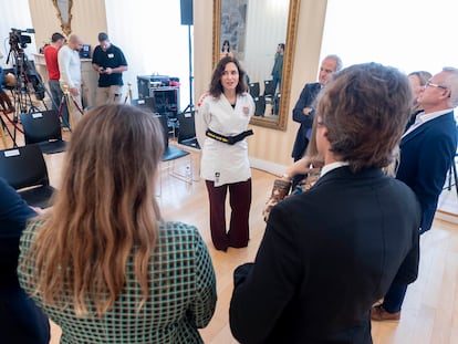 La presidenta de la Comunidad de Madrid, Isabel Díaz Ayuso, en un acto con la Federación Madrileña de Judo y Deportes Asociados en la Real Casa de Correos, este viernes.