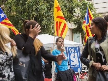 Un puesto de la ANC en la calle Portal del Ángel en Barcelona
