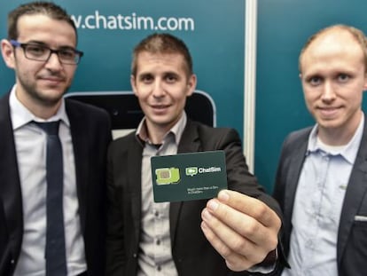 La tarjeta SIM 'ChatSim' en su presentación en el congreso del móvil de Shanghái.