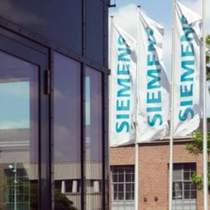 Siemens garantiza un sueldo si se reduce la jornada