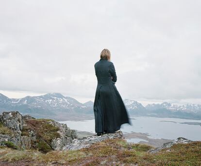 Der Wanderer 2 (2004) de Elina Brotherus.