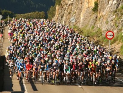 Hundreds of cyclists take part in the 200-kilometer Quebrantahuestos event.