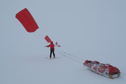 An image of the climbers, being pulled along by their kites.