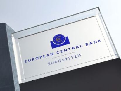 Vista del logotipo del Banco Central Europeo (BCE) en su sede de Fr&aacute;ncfort, Alemania.