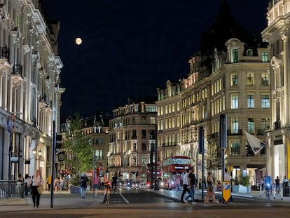 Regent Street. Londres, de noche.