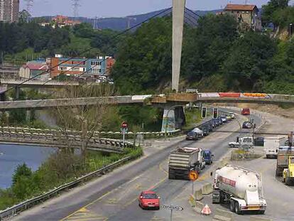 Imagen de la BI-625, que conecta las dos autopistas, a su paso por Arrigorriaga.