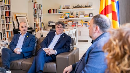 El secretario general de Junts, Jordi Turull; el presidente de Junts, Carles Puigdemont; el presidente de ERC, Oriol Junqueras, el pasado enero en Bélgica.